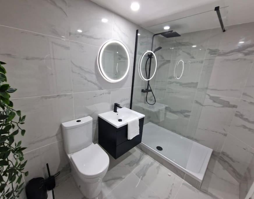 Contemporary City Centre Flat เบลฟาสต์ ภายนอก รูปภาพ