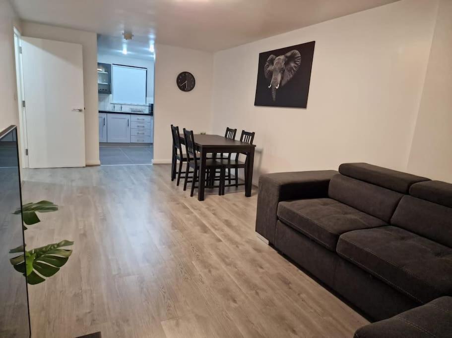 Contemporary City Centre Flat เบลฟาสต์ ภายนอก รูปภาพ