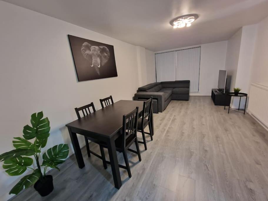 Contemporary City Centre Flat เบลฟาสต์ ภายนอก รูปภาพ